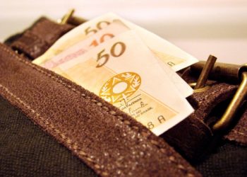 Idosa deve receber restituição de valores pagos por empréstimo que não contratou