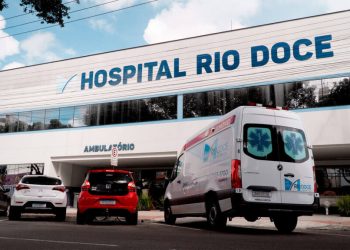 Homem é baleado no bairro Aviso, em Linhares. O atirador estava usando chapéu e trajando roupa preta