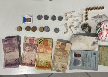 Dupla foge da Polícia em Sooretama, mas drogas, dinheiro e munições são apreendidos