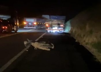 ATUALIZAÇÃO – VÍDEO – Acidente deixa motociclista morto na BR 101 em Linhares