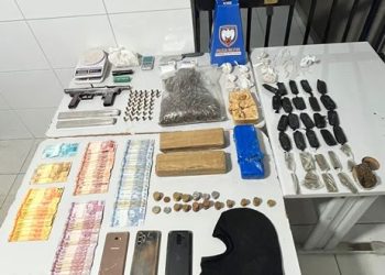 Adolescente de 17 anos, considerado gerente do tráfico, no “Porte do Pote”, é apreendido com mais três elementos, entre eles um menino de 13 anos de idade