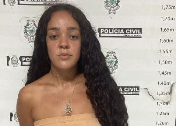 Mulher suspeita de integrar, grupo de tráfico de drogas em Sooretama, é presa em flagrante transportando arma para a cidade