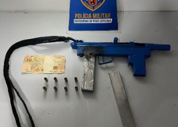 Duas adolescentes de 16 e 17 anos, são apreendidas e dois jovens de 18 e 19 anos, são presos, no centro de Linhares, com submetralhadora e munições