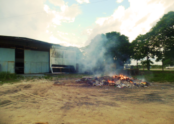 Secretaria de Meio Ambiente multa empresa que fazia a queima de resíduos próximo ao Aeroporto de Linhares