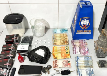 Polícia realiza buscas, apreensões e prisões, em bar no bairro Araçá, em Linhares