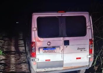 Van com placas de Jaguaré e restrição de furto ou roubo é encontrada abandonada na “estrada da Lasa”, em Linhares