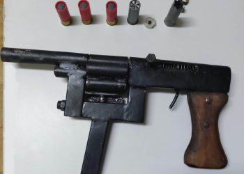 Polícia Militar apreende arma de fogo, tipo revólver, alterada para calibre 12, em Rio Bananal