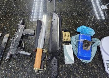 VÍDEO – Perseguição, fuga e apreensão de submetralhadora, munições drogas e carro clonado em Linhares