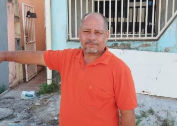 VÍDEO: “O Saae veio abriu o cano aqui embaixo e agora está recebendo esgoto, a água do esgoto está descendo tudo aqui”. Denuncia o morador