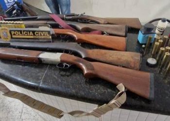 Polícia Civil cumpre mandados de prisão e tira de circulação munições, 6 armas de fogo e leva 6 suspeitos para a Delegacia