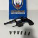 Polícia Militar recebe denúncia, apreende arma de fogo e leva 4 suspeitos para a delegacia