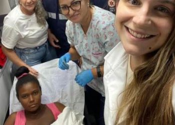 Profissionais do SAMU e de UBS realizam parto dentro de ambulância, em Guaraná, Aracruz-ES