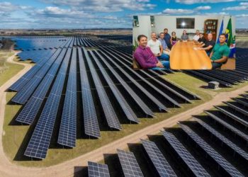 Ar condicionado nas escolas: saiba o que é uma usina fotovoltaica e entenda o projeto anunciado pelo prefeito Bruno Marianelli