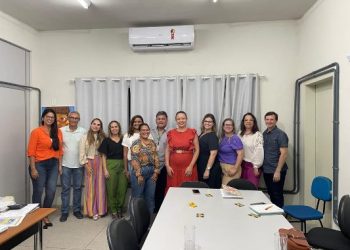 Secretária de Educação acolhe novos conselheiros de educação em Linhares