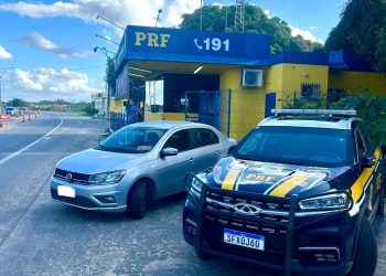 PRF recupera veículo roubado na BR-101, em Linhares.