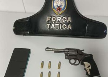Jovem tenta fugir, resiste a prisão, chuta e desacata policiais, mas é preso com Arma de Fogo em Linhares