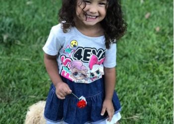 Mãe de menina espancada até a morte, recebe notícia da morte da filha