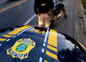 PRF apreende moto clonada e detém dois homens em Fundão/ES
