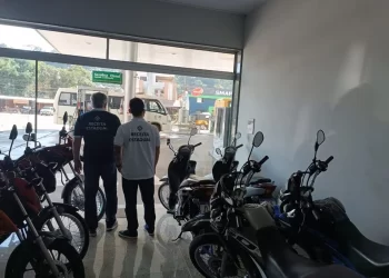 Sefaz realiza operação em revendas e apreende 74 motos no Estado, 10 delas em Linhares