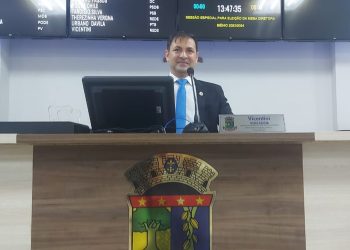 Presidente da Câmara de Vereadores de Linhares, Wellington Vicentini, após ser acusado de agredir assessora, agora é alvo de denúncia por prática de Rachid