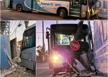 VÍDEO – Motorista cochila, ônibus colide em muro, arranca portão e quebra poste na entrada de Bebedouro, em Linhares