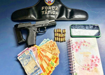 Polícia prende dois foragidos da justiça e apreende armas e dinheiro em Aracruz