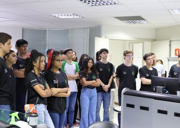 Alunos de Linhares vivenciam avanços em Tecnologia da Informação em visita ao Prodest