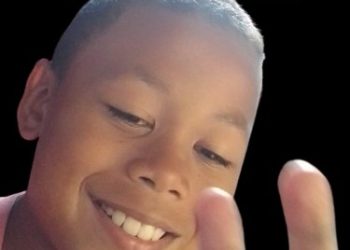 Menino de 8 anos desaparece após ser levado por carro branco em Linhares