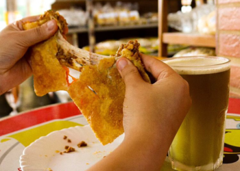 Festival do Pastel e do Caldo de Cana começou ontem (15) e segue até sábado (17) em Ibiraçu.