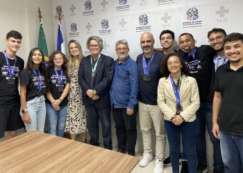 Alunos do Ifes apresentam aplicativo de detecção precoce de câncer de mama à Secretaria da Saúde