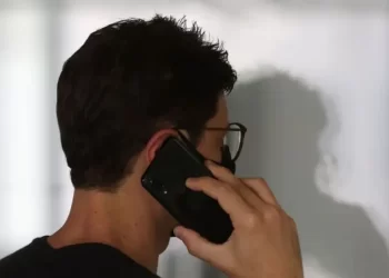 A Anatel exigirá o uso do prefixo 0303 para empresas com mais de 10 mil chamadas diárias