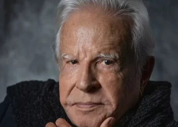 Ícone do jornalismo, Cid Moreira morre aos 97 anos