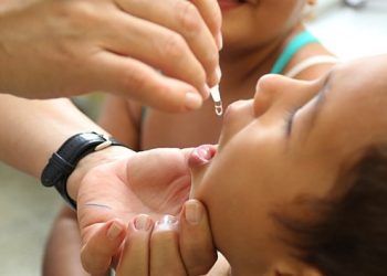 Vacinação contra poliomielite passa por mudança no ES: Versão injetável substitui “gotinha”