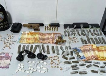 Força Tática apreende arma, drogas e detém três suspeitos no “Beco dos Primos”, em Linhares