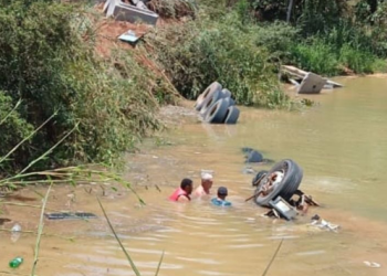 Encontrado corpo do motorista da carreta, que caiu em represa em Vila Valério