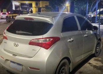 Polícia Rodoviária Federal recupera veículo furtado durante uma operação de fiscalização em Linhares