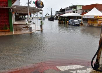 Obras para pôr fim em alagamento no balneário  de Guriri devem começar depois do Carnaval