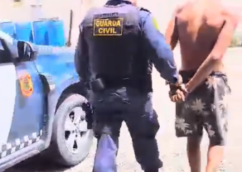 Homem com mandado de prisão, por roubo, tenta fugir de abordagem da GCM, entra em luta corporal com Agente e é preso