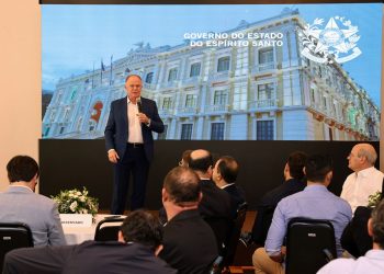 Governo do Estado recebe gestores municipais eleitos e reeleitos no Palácio Anchieta