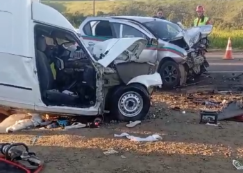 VÍDEO – Acidente envolvendo dois automóveis deixa uma pessoa morta e duas feridas na BR 101