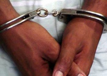 Acusado de possvível estupro de vulnerável, no bairro interlagos, em Linhares, vai pra cima de policiais com barra de ferro e é detido