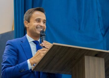 Prefeito, vice-prefeito e vereadores de Linhares tomaram posse na tarde do primeiro dia de 2025