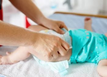 DESCASO COM AS CRIANÇAS: Mães denunciam fraldas de péssima qualidade fornecidas pela Prefeitura de Linhares!