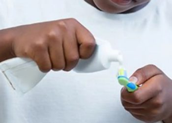 Anvisa suspende creme dental da Colgate após relatos de reações