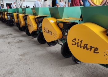 Governo do Estado entrega ensacadoras de forragem para Linhares e mais 11 municípios capixabas