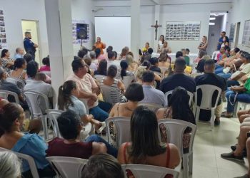 Proposta salarial do prefeito de Linhares, para os servidores,  foi aprovada em assembleia. “Antes um pássaro na mão do que dois voando”. Diz advogada do Sindicato