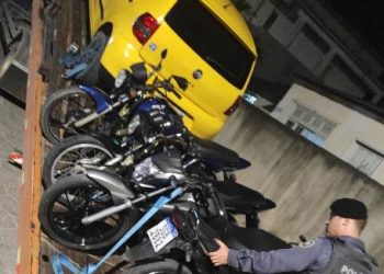 VÍDEO – Homem é flagrado com CNH falsa durante blitz de trânsito em Sooretama. Ação resultou em mais de 50 multas