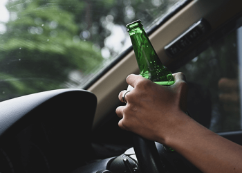 Advogada, moradora de Linhares, é presa na Praia do Canto por sinais de embriaguez ao volante
