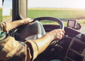 Empresa de alimentos terá que indenizar motorista que dormia no baú do caminhão