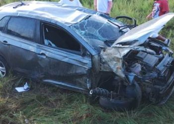 Ângela Carlos Coutinho morre após carro capotar no trevo de Regência, em Linhares